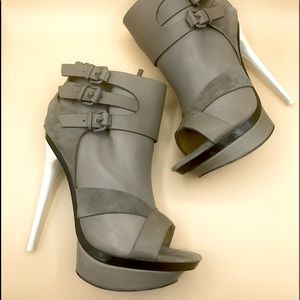 L.A.M.B DORRIE Gray Leather Sz 9 Stiletto Shoes